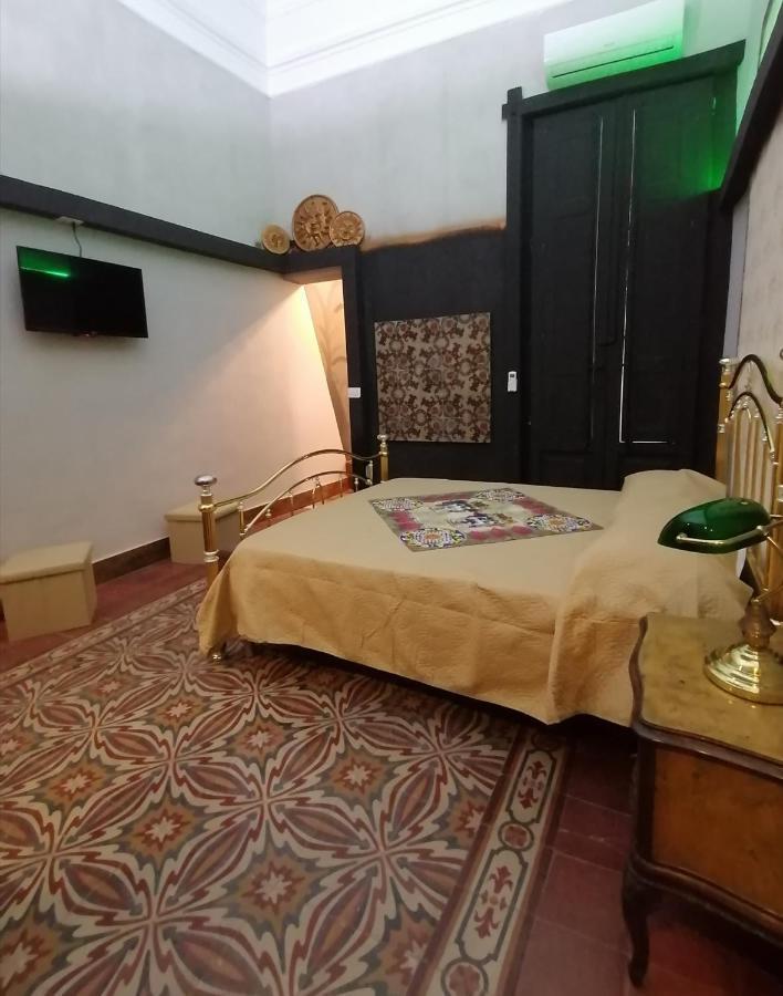 L'Antico Palazzo Rooms Катания Экстерьер фото