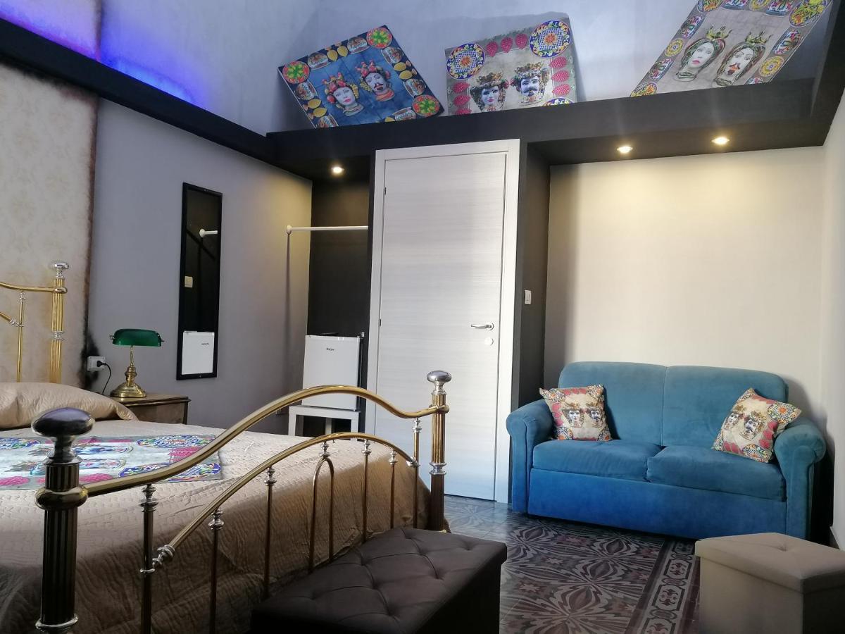 L'Antico Palazzo Rooms Катания Экстерьер фото