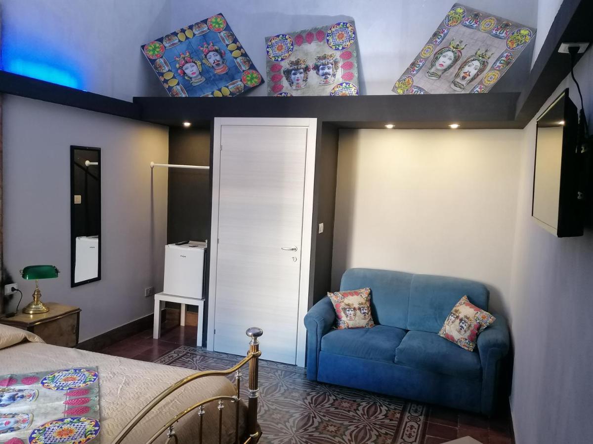 L'Antico Palazzo Rooms Катания Экстерьер фото